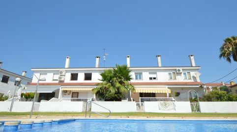 Chalet en venta de 4 habitaciones y piscina comunitaria., imatge 3