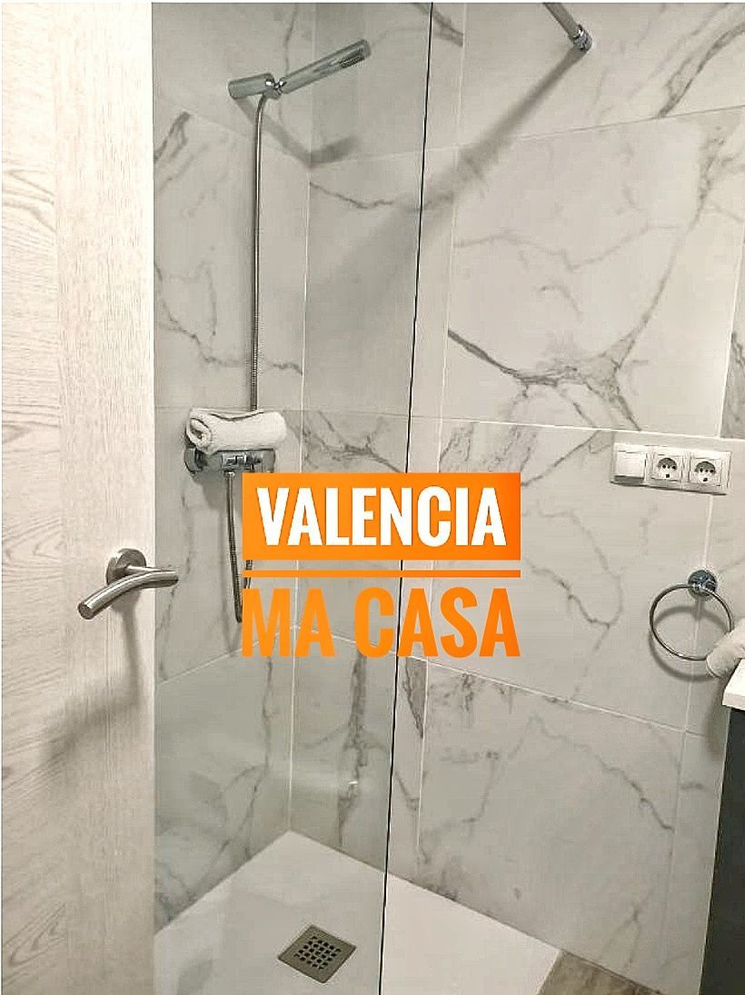 Bany de Pis de lloguer en  Valencia Capital amb Aire condicionat, Calefacció i Moblat