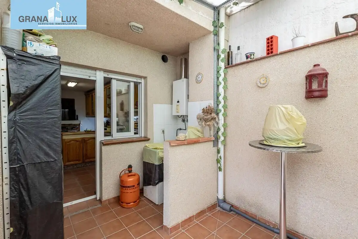 Casa aparellada amb terrassa en venda a Camino CEMENTERIO, imagen 11