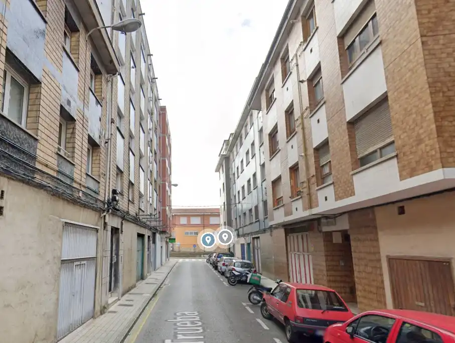 Piso en venta en Calle Trueba, Perchera
