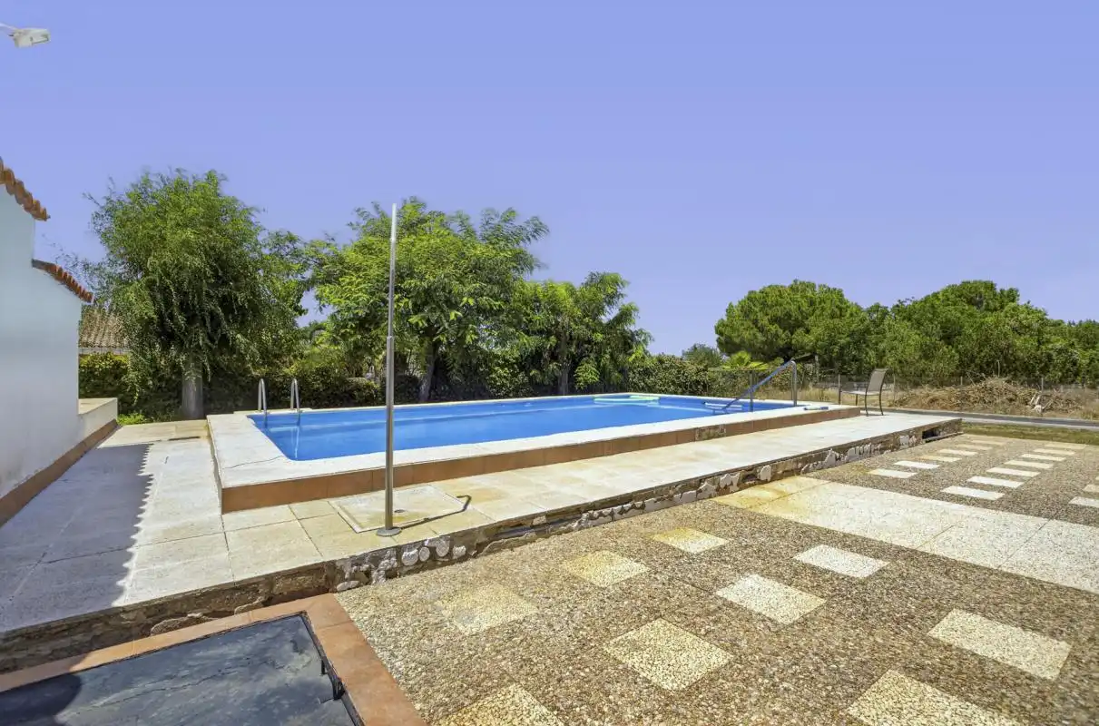 Piscina de Casa o xalet en venda en Carmona amb Aire condicionat, Calefacció i Jardí privat
