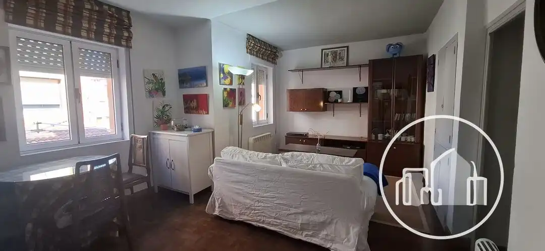 Sala d'estar de Pis de lloguer en Villarcayo de Merindad de Castilla la Vieja amb Calefacció