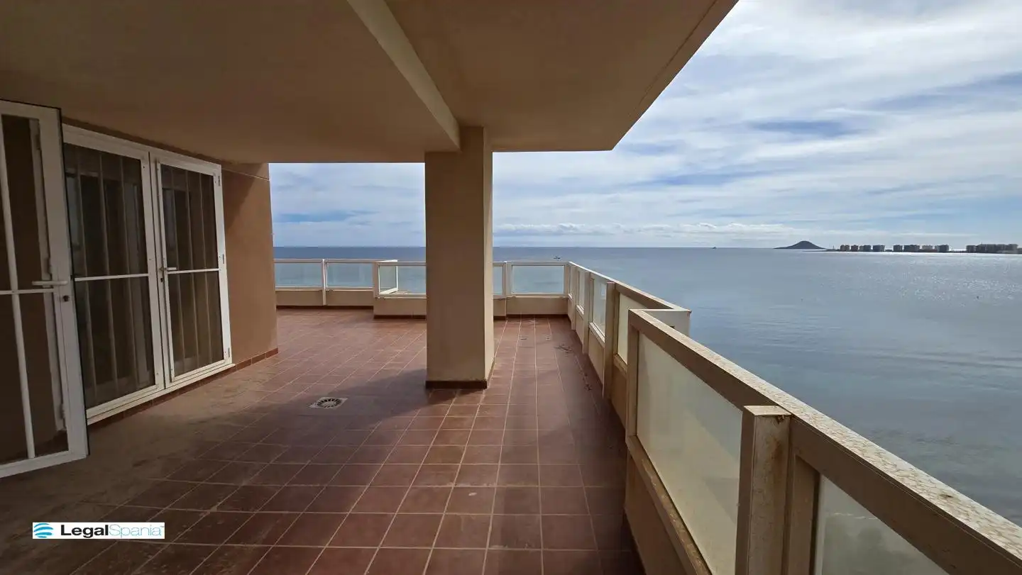 Terrasse von Wohnungen zum Verkauf in La Manga del Mar Menor mit Klimaanlage, Heizung und Privatgarten