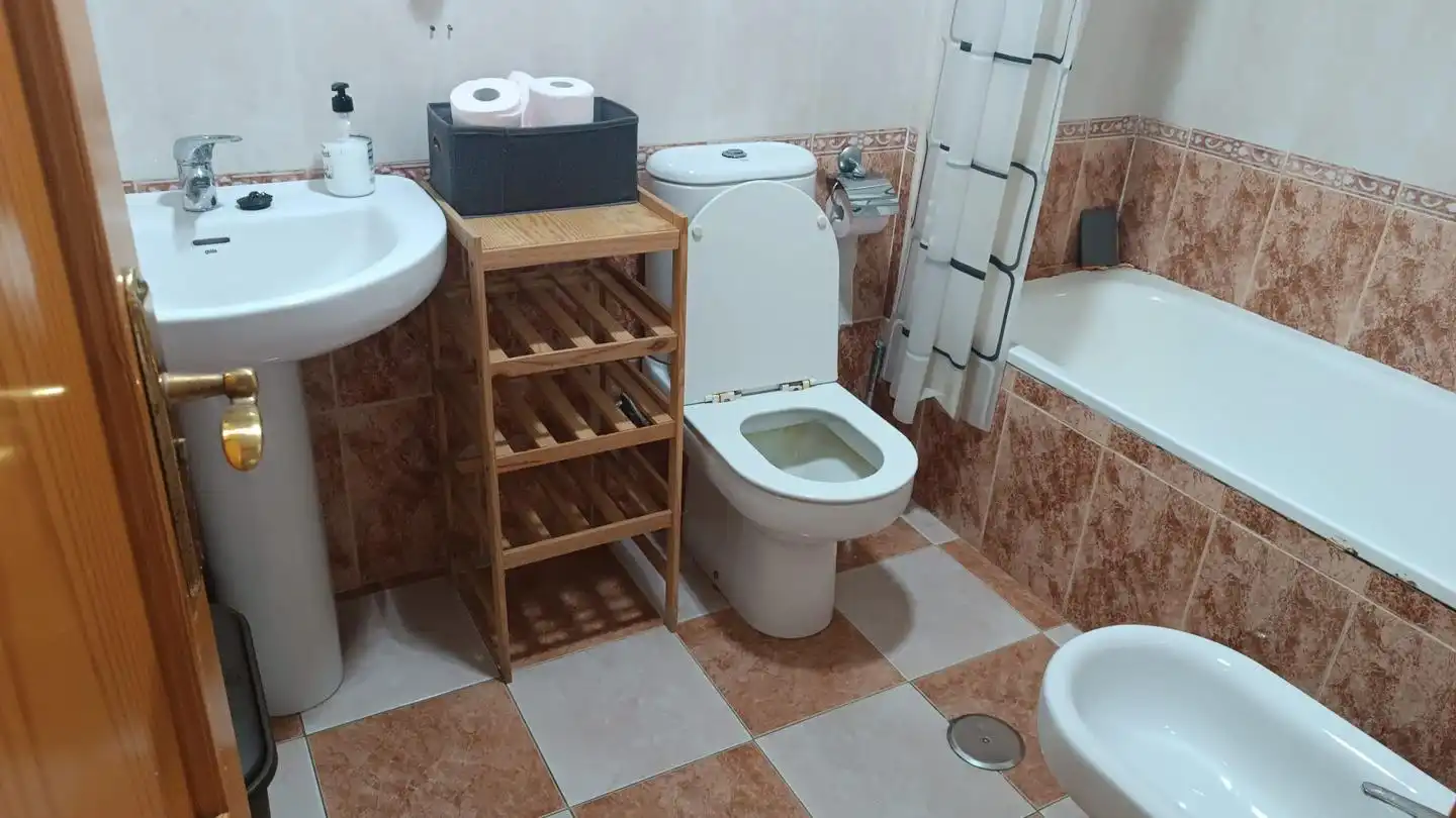 Bathroom of Flat for rent in Melilla