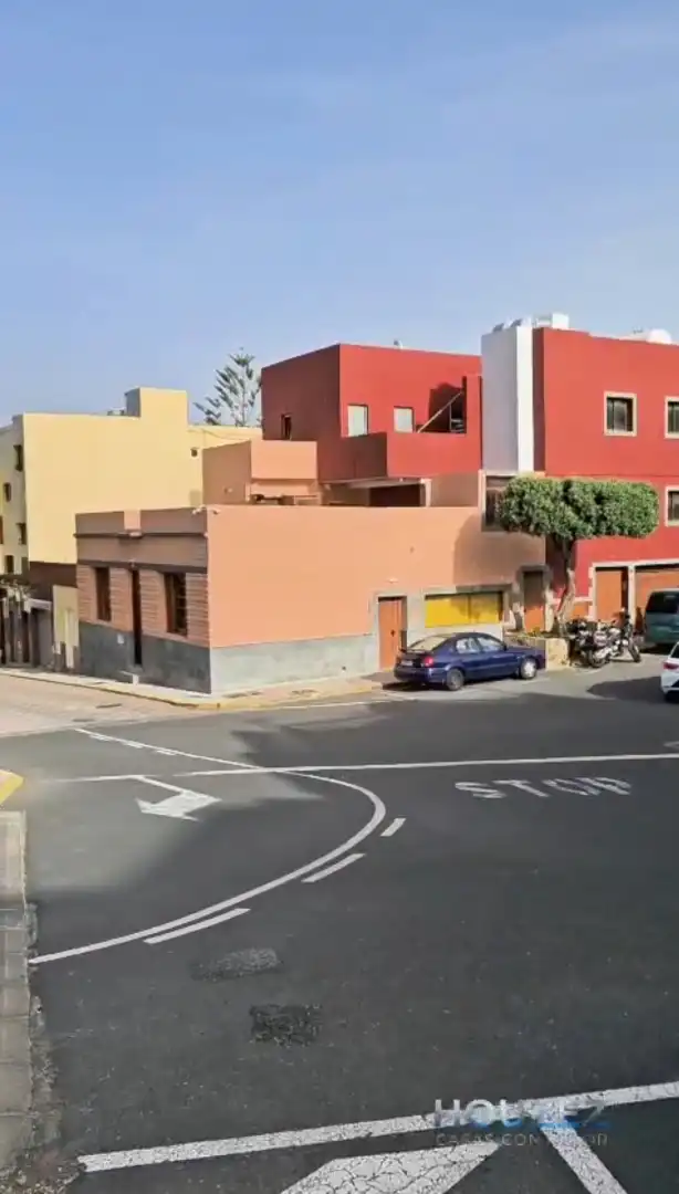Vista exterior de Edificio en venta en Ingenio con Alarma