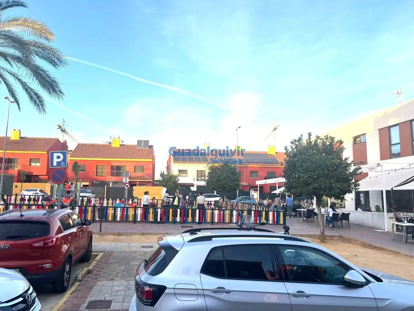 Vista exterior de Casa adosada en venda en Alcalá de Guadaira amb Jardí privat, Terrassa i Traster