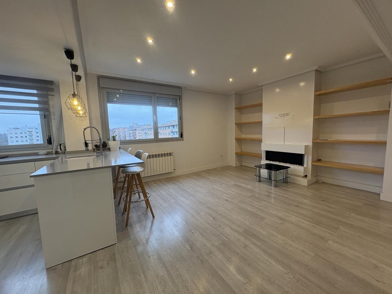 Living room of Flat to rent in  Madrid Capital  with Air Conditioner, Heating and Storage room