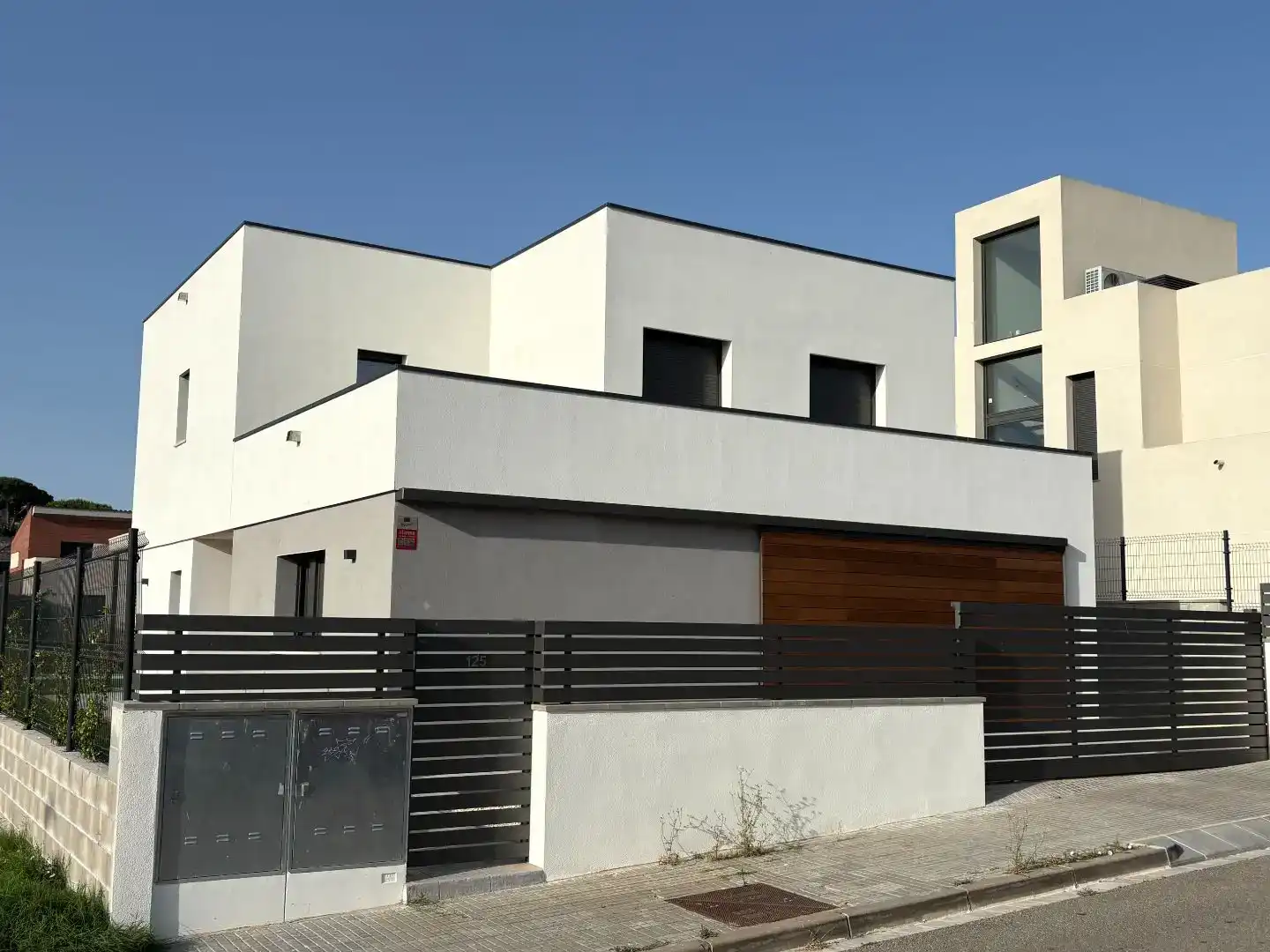 Vista exterior de Casa o xalet en venda en Llinars del Vallès amb Aire condicionat i Piscina