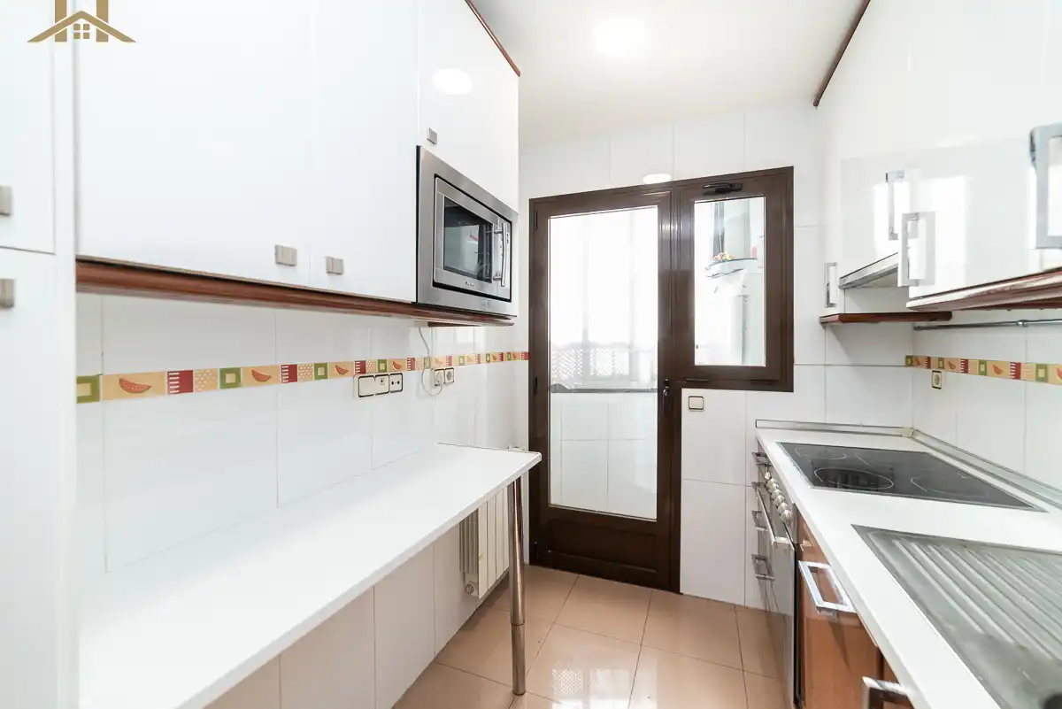 Küche von Wohnung zum Verkauf in Villaviciosa de Odón mit Klimaanlage, Abstellraum und Balkon