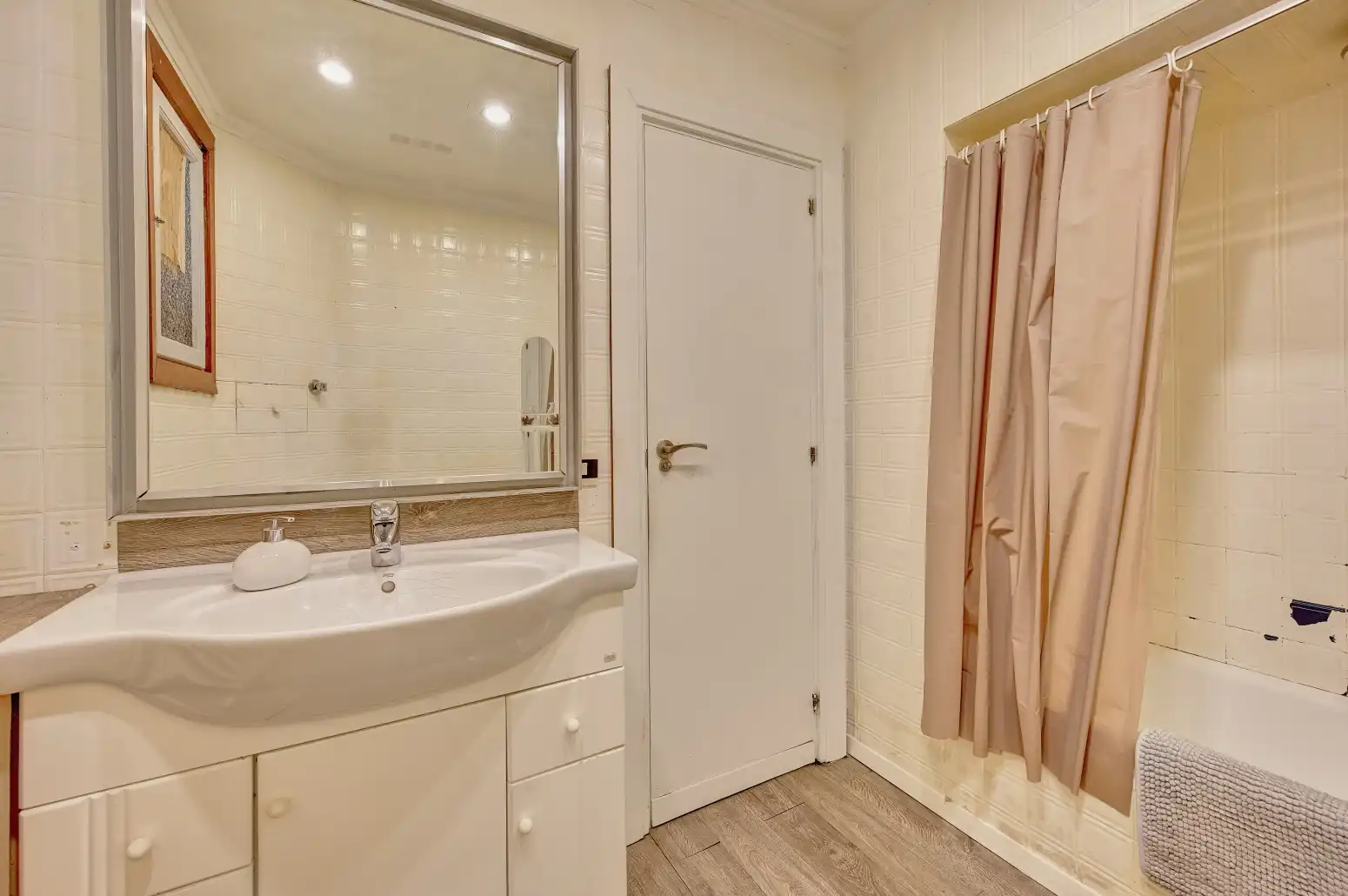 Bathroom of Flat for sale in Burlada / Burlata  with Heating and Parquet flooring