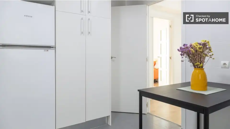 Cocina de Piso para compartir en Madrid con Aire acondicionado, Calefacción y Terraza
