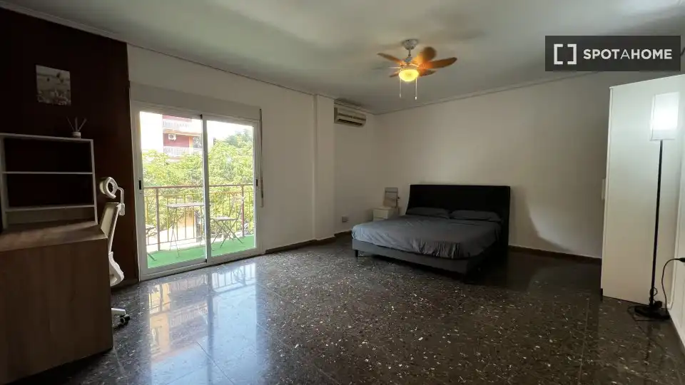 Bedroom of Flat for rent in Valencia  with Air Conditioner, Heating and Furnished