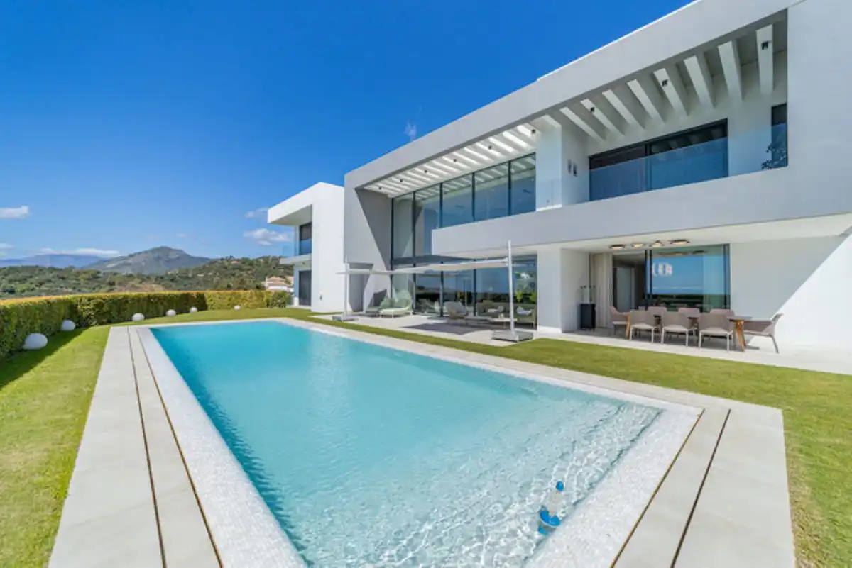 Chalet con terraza en venta en Calle Benahavis 29679