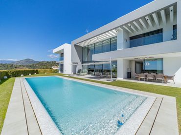 Detached house with balcony for sale in Calle Benahavis 29679