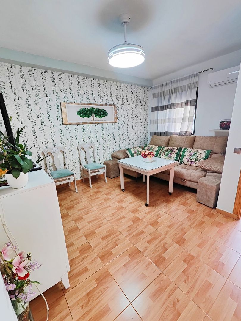 Living room of House or chalet for sale in  Sevilla Capital  with Air Conditioner, Terrace and Storage room