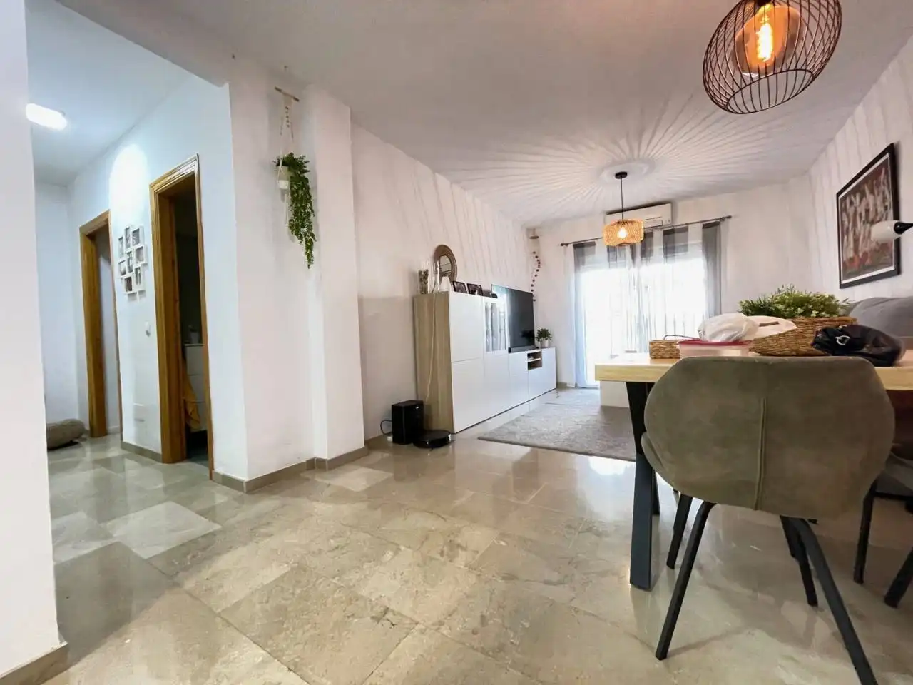 Sala de estar de Piso de alquiler en Estepona con Aire acondicionado, Calefacción y Terraza