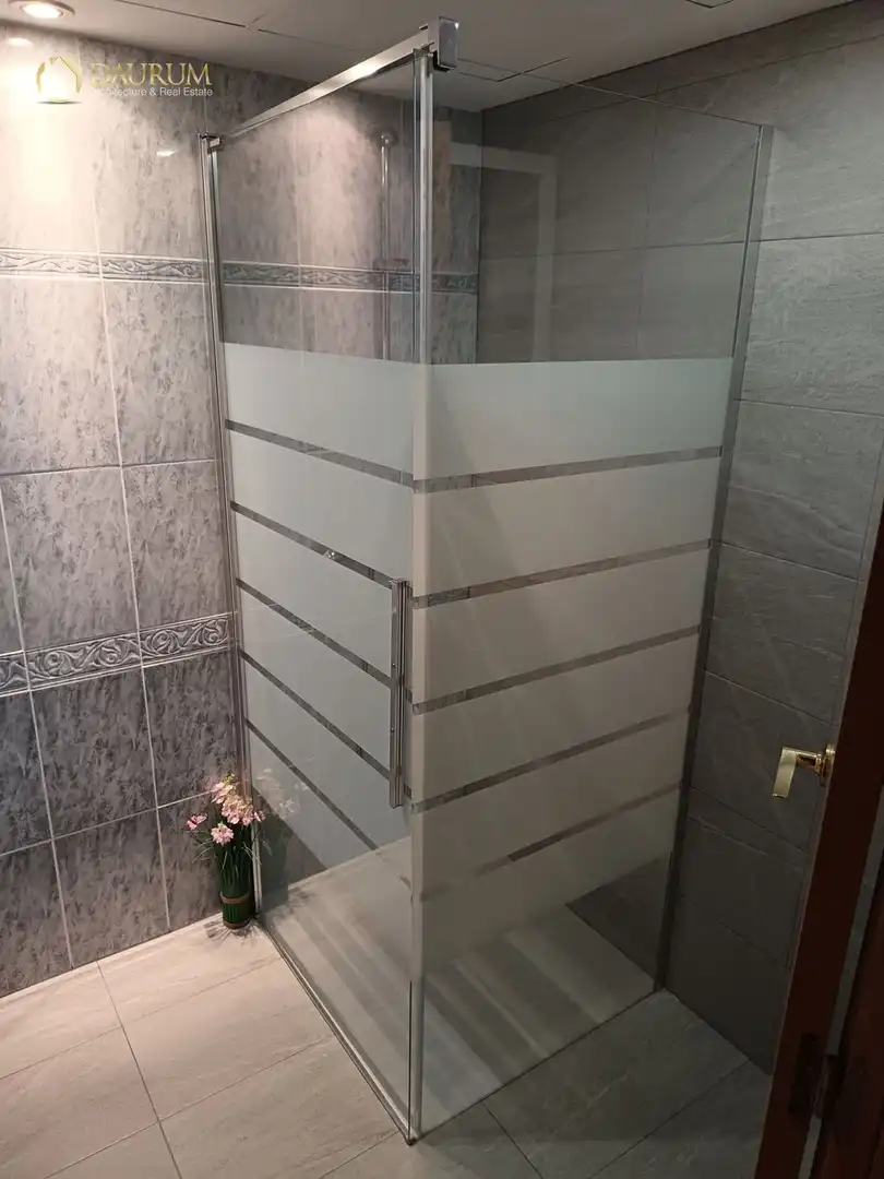 Bathroom of Duplexes for sale in Pobles de l'Oest
