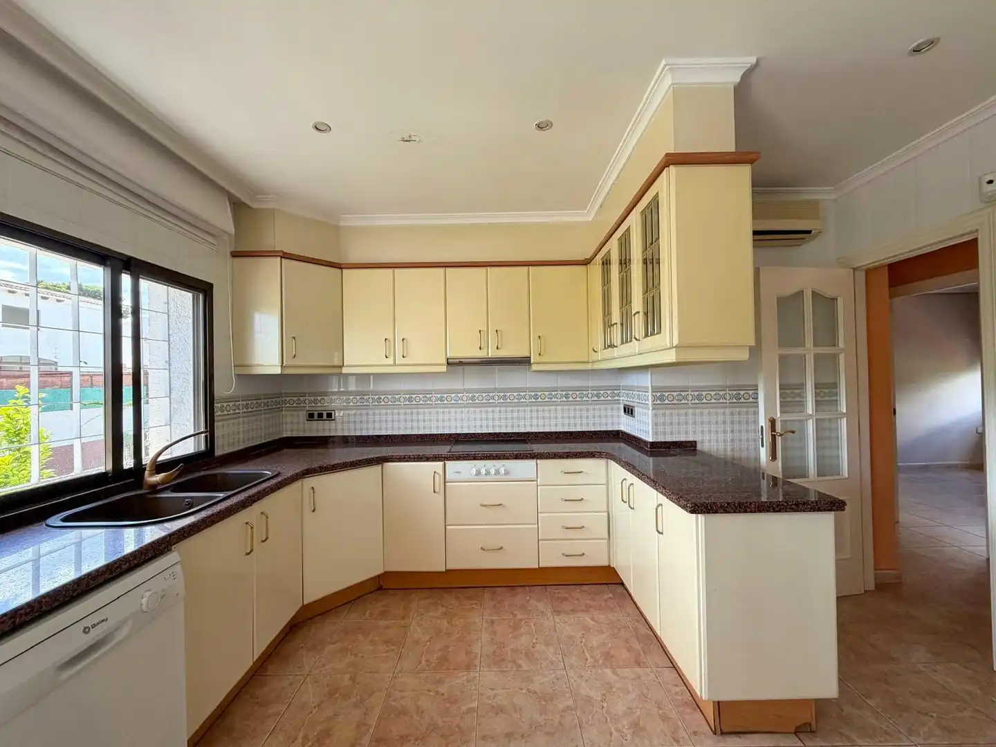 Cocina de Casa o chalet en venta en Torrent con Aire acondicionado, Jardín privado y Terraza