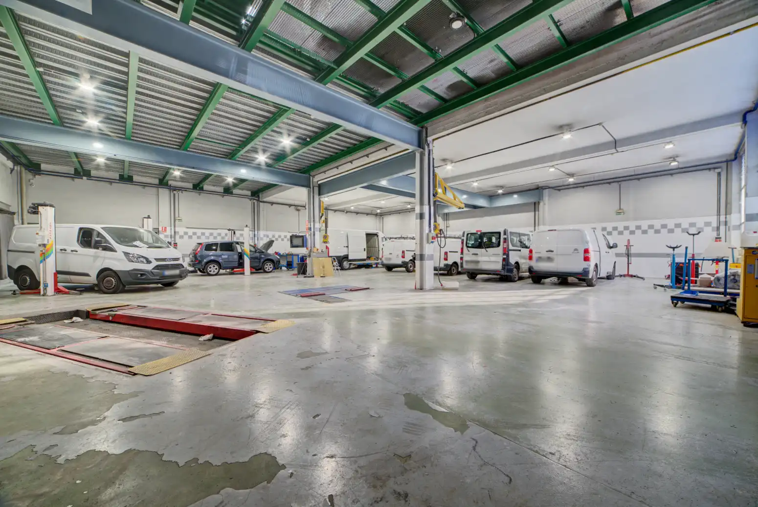 Parkplatz von Fabrikhallen zum Verkauf in Berriozar