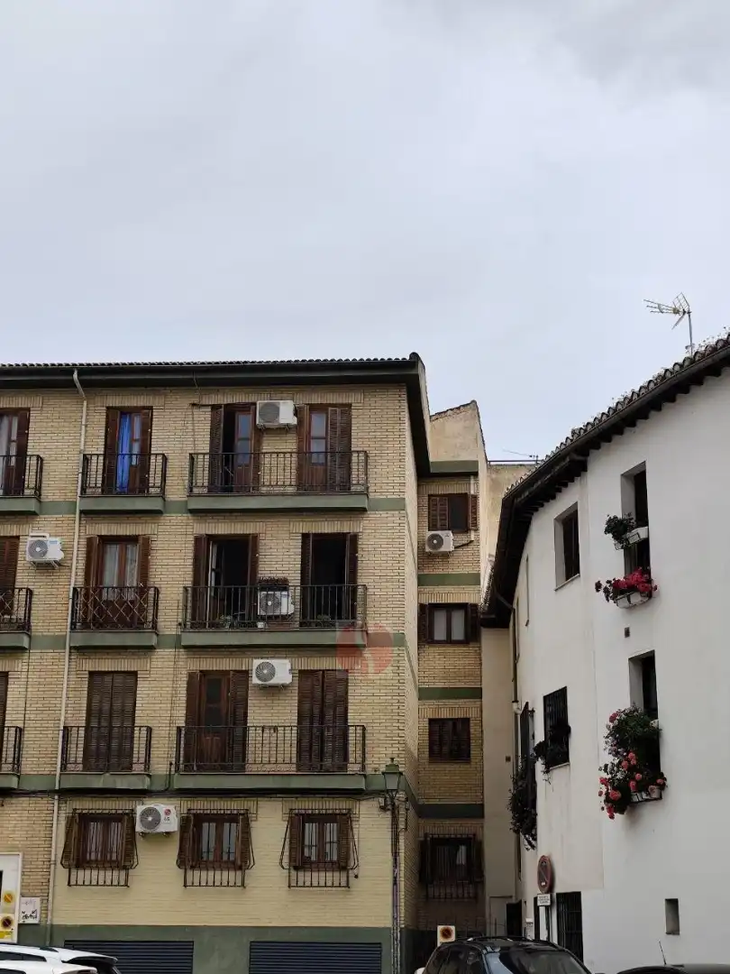 Vista exterior de Piso en venta en Granada con Amueblado y Balcón