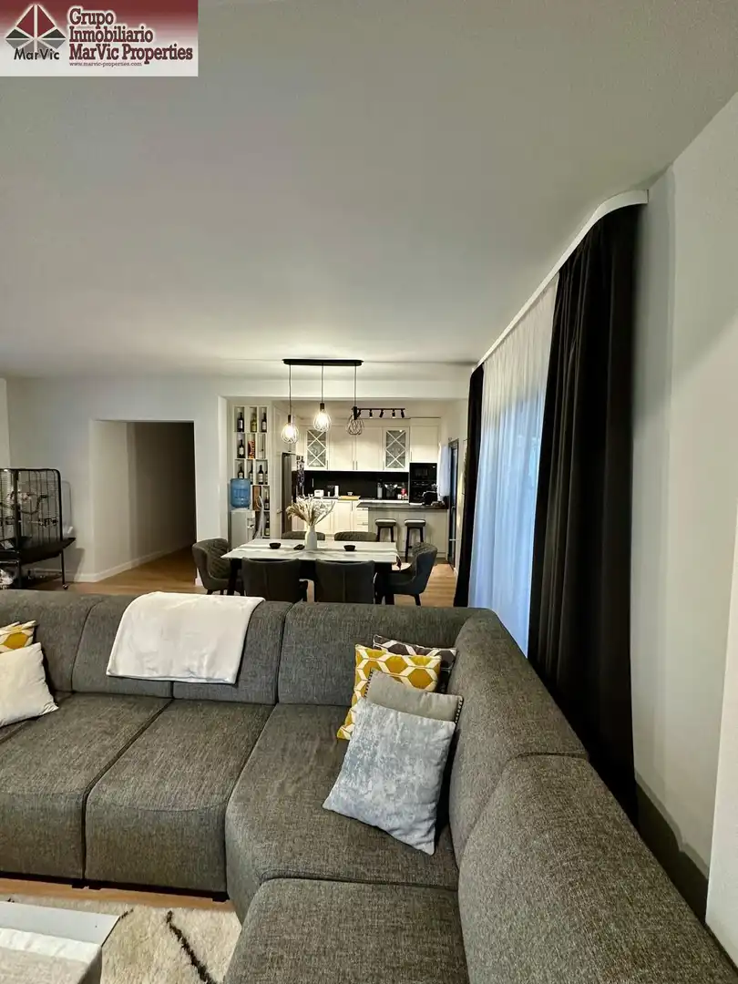 Sala d'estar de Casa o xalet en venda en Benidorm amb Aire condicionat, Terrassa i Piscina
