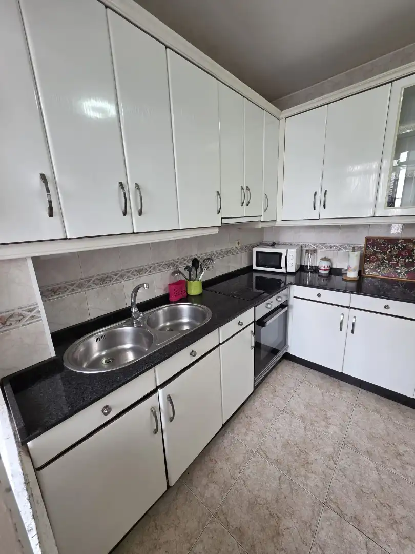 Cocina de Piso de alquiler en Ferrol con Calefacción, Amueblado y Horno