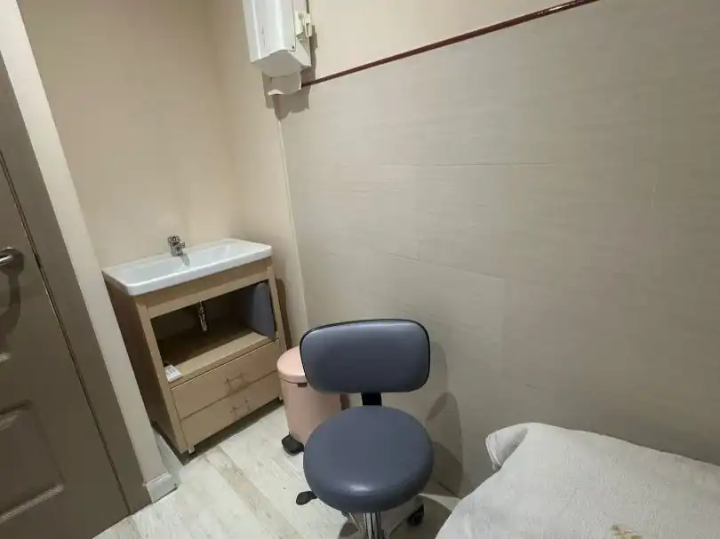 Baño de Local de alquiler en Madrid con Aire acondicionado, Calefacción y Parquet