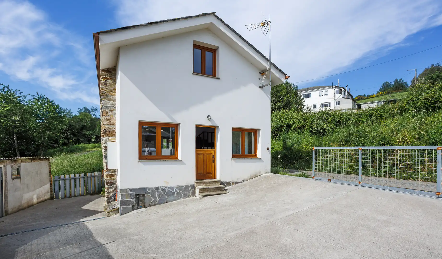 Vista exterior de Local en venta en Ribeira de Piquín con Amueblado
