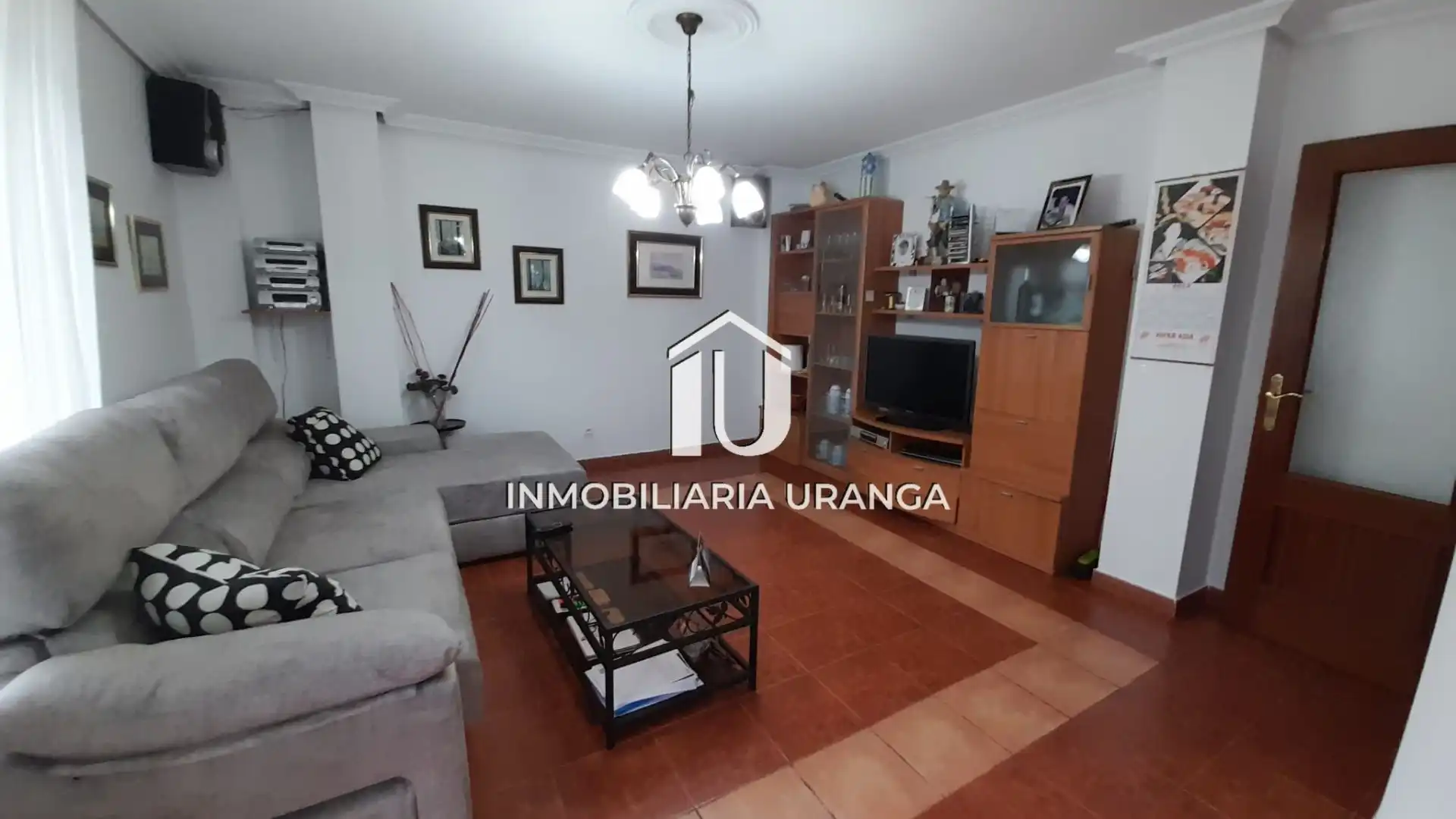Sala de estar de Piso en venta en Castro-Urdiales con Calefacción, Terraza y Trastero