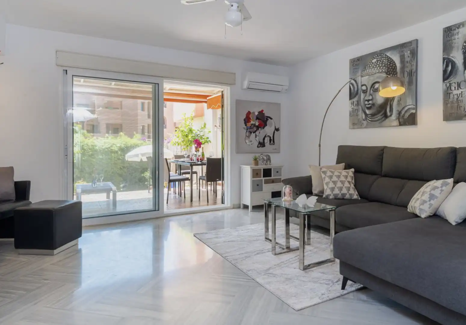 Living room of Detached homes for sale in Estepona  with Air Conditioner, Heating and Terrace