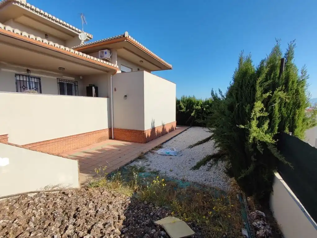 Vista exterior de Casa o xalet en venda en Villa de Otura amb Aire condicionat, Calefacció i Terrassa