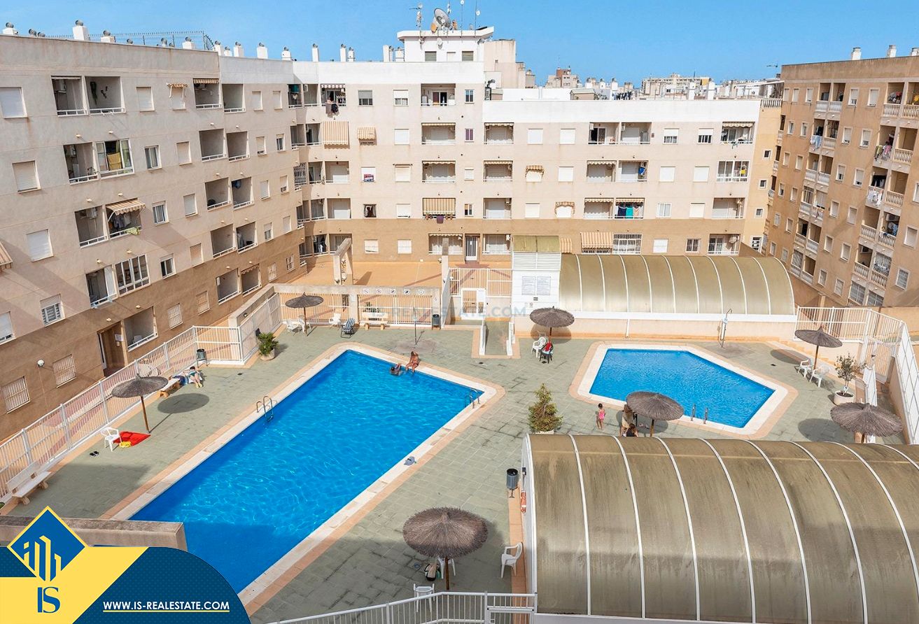 Piscina de Estudi en venda en Torrevieja amb Aire condicionat, Calefacció i Terrassa