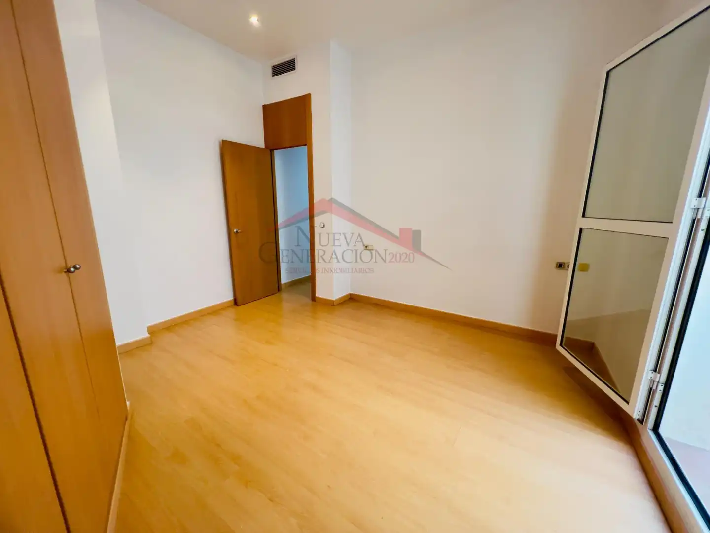 Bedroom of Flat for sale in  Sevilla Capital  with Air Conditioner and Balcony