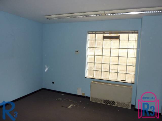 Oficina en Alquiler en Avenida Ordoño II en Centro Ciudad