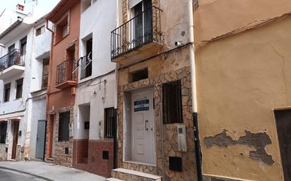 Vista exterior de Casa o xalet en venda en Villar del Arzobispo amb Terrassa i Balcó