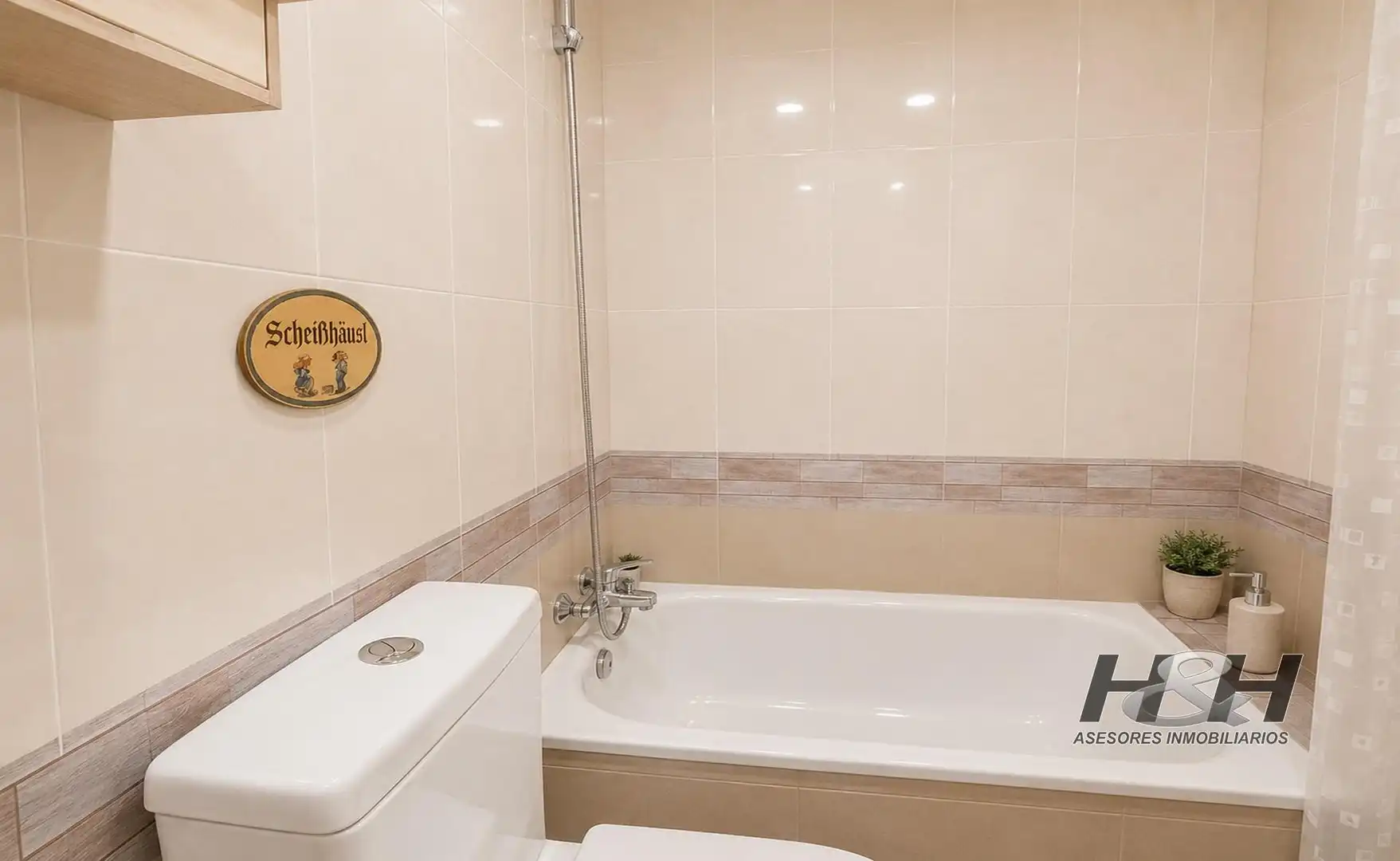 Baño de Piso en venta en Burjassot con Aire acondicionado, Calefacción y Balcón