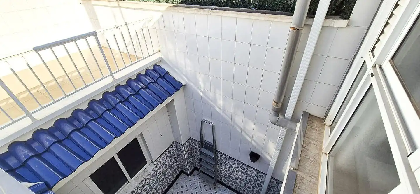Terrasse von Erdgeschoss zum Verkauf in Elche / Elx mit Klimaanlage, Terrasse und Abstellraum