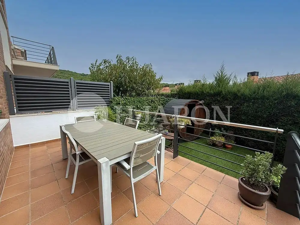 Terrassa de Casa adosada en venda en Vilassar de Dalt amb Aire condicionat, Calefacció i Jardí privat