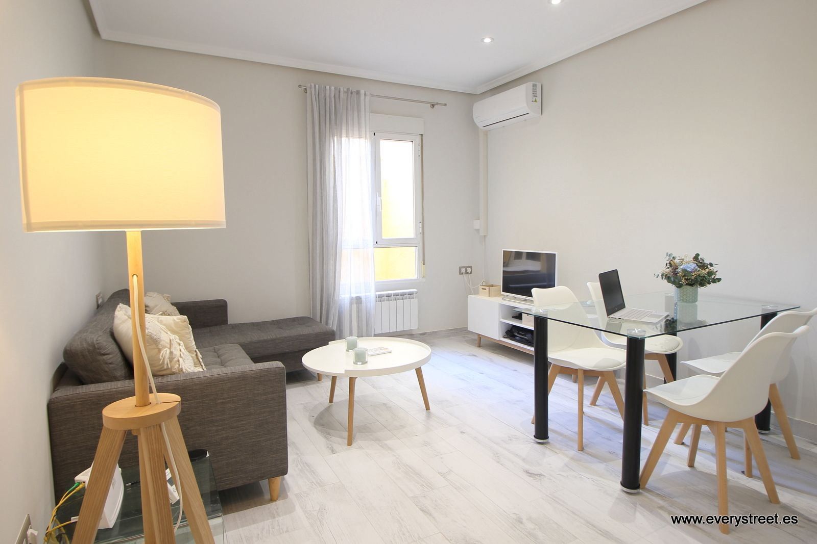 Sala d'estar de Pis de lloguer en  Madrid Capital amb Aire condicionat, Calefacció i Terrassa