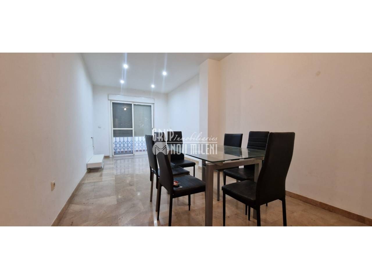 Menjador de Pis de lloguer en Catarroja amb Aire condicionat, Terrassa i Moblat