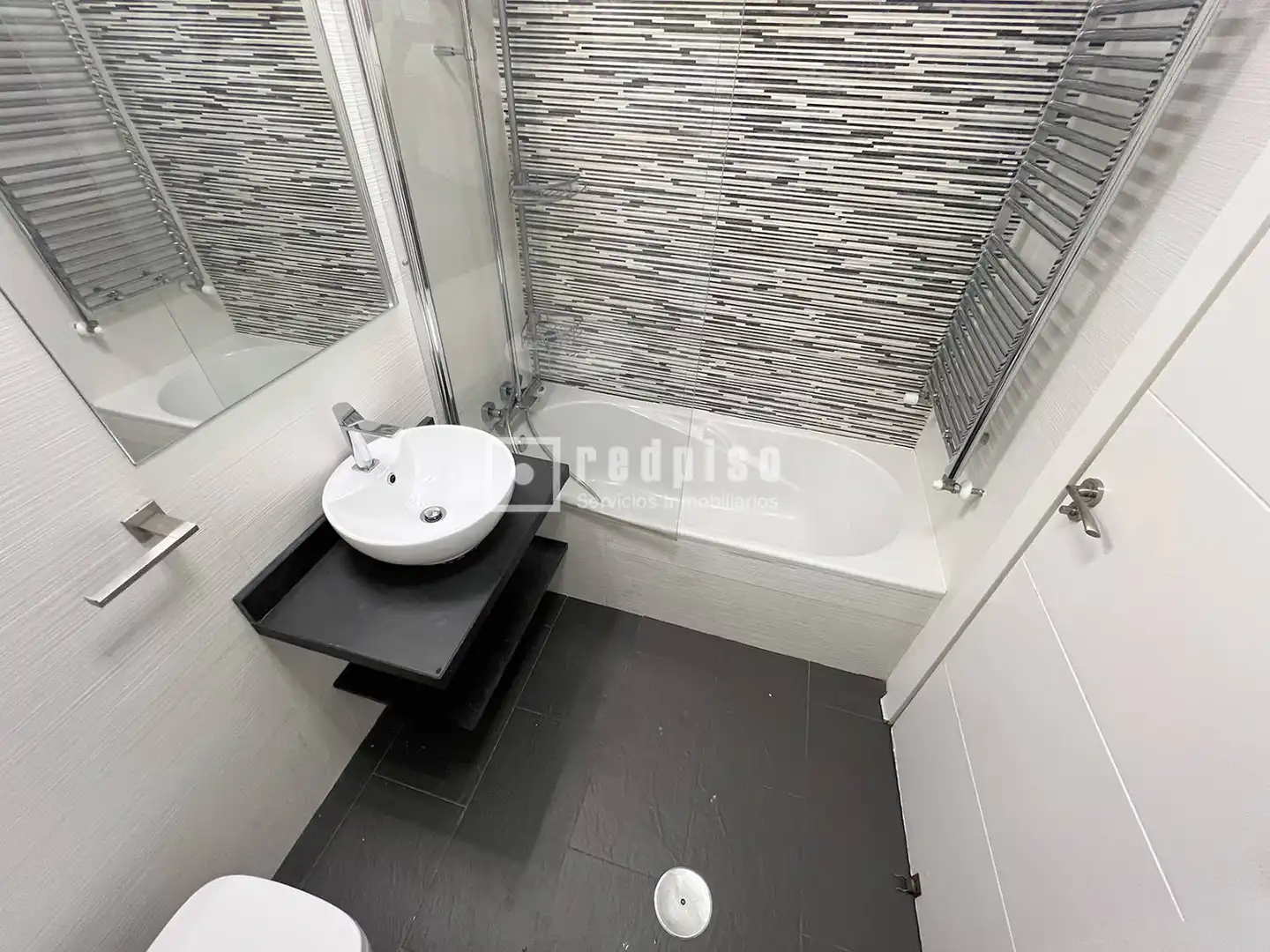 Bathroom of Flat for rent in Madrid  with Heating, Private garden and Terrace