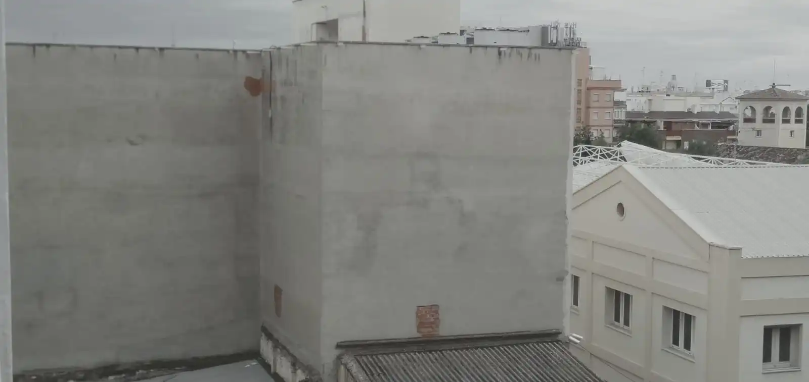 Vista exterior de Edifici en venda en Burjassot