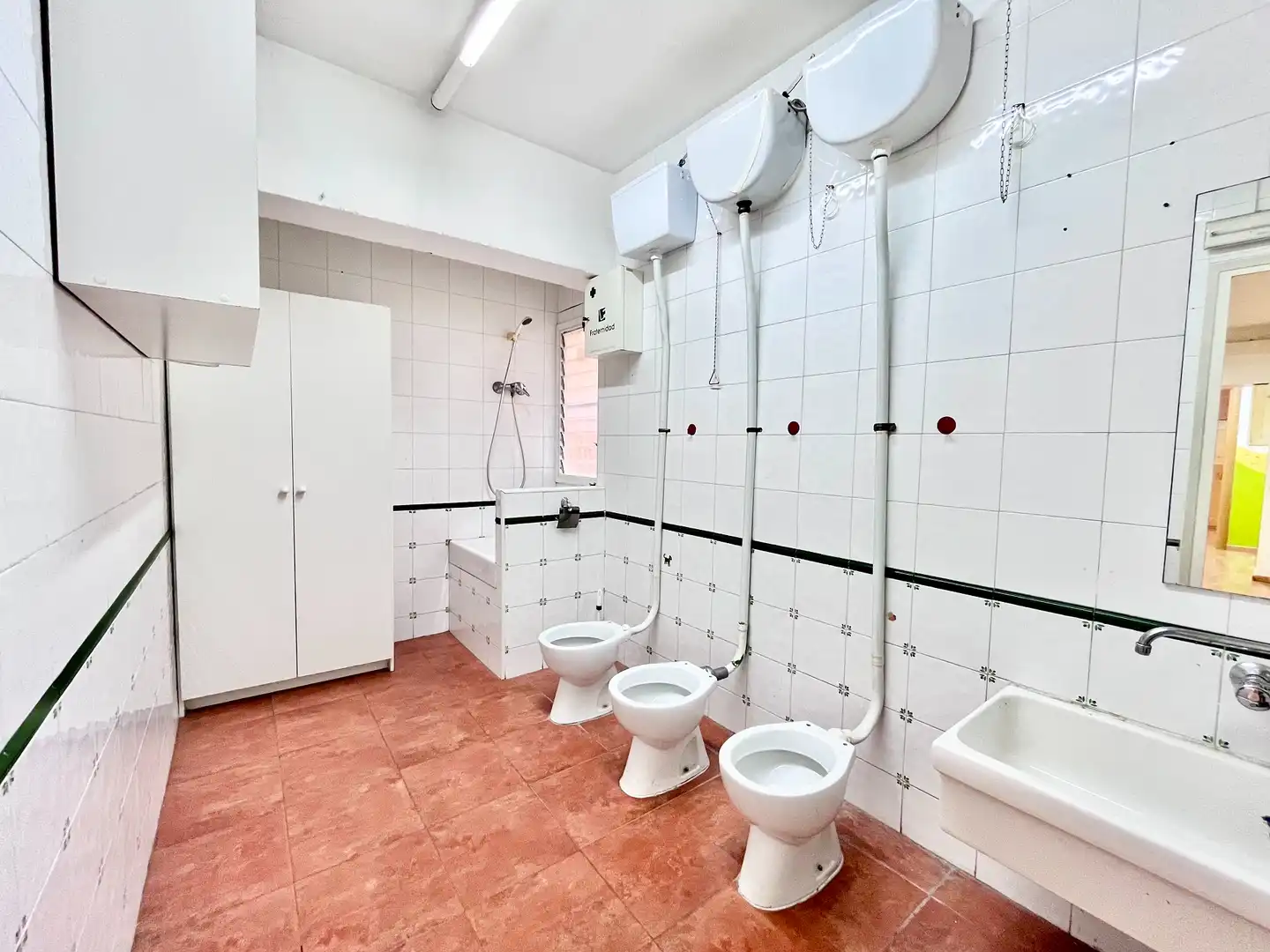 Baño de Oficina de alquiler en Barcelona con Aire acondicionado y Calefacción