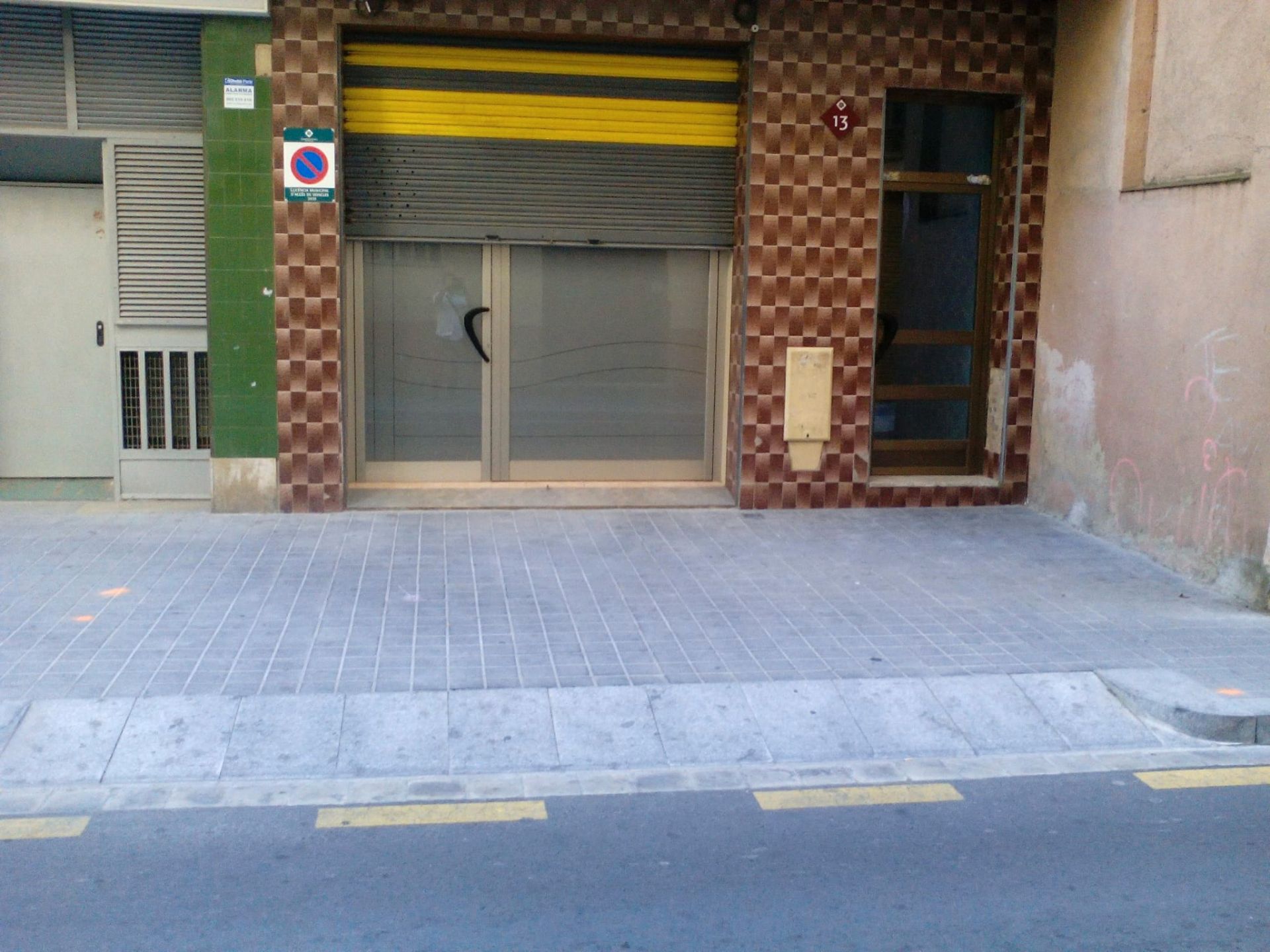 Vista exterior de Local en venta en Reus
