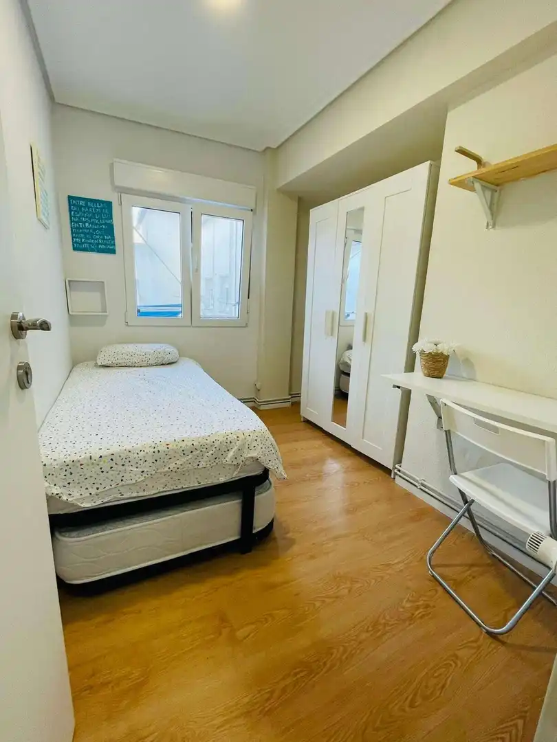 Bedroom of Flat for share in Santander  with Air Conditioner, Heating and Terrace