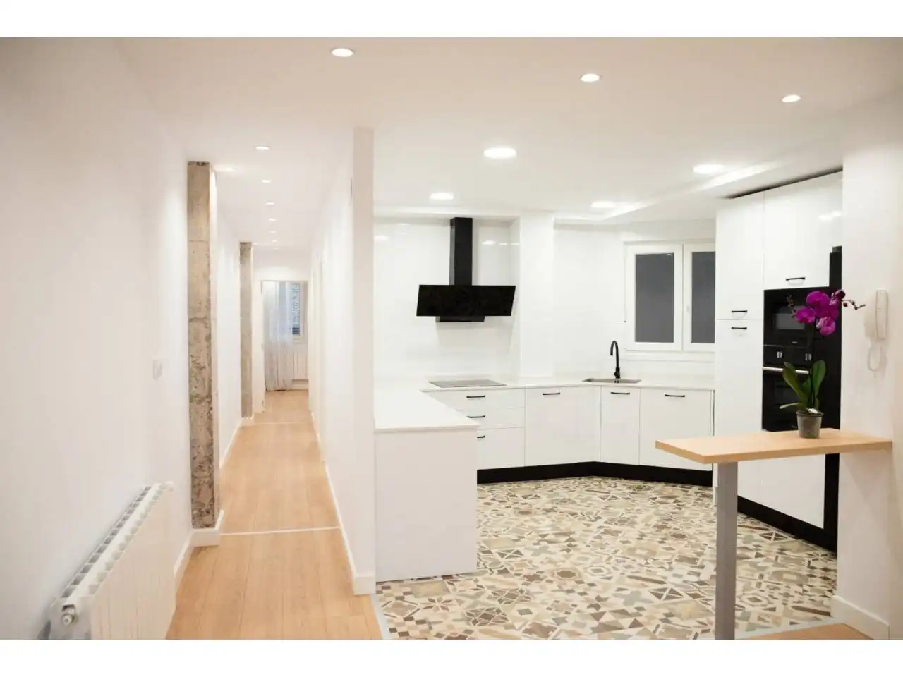 Kitchen of Flat for sale in Laredo  with Heating