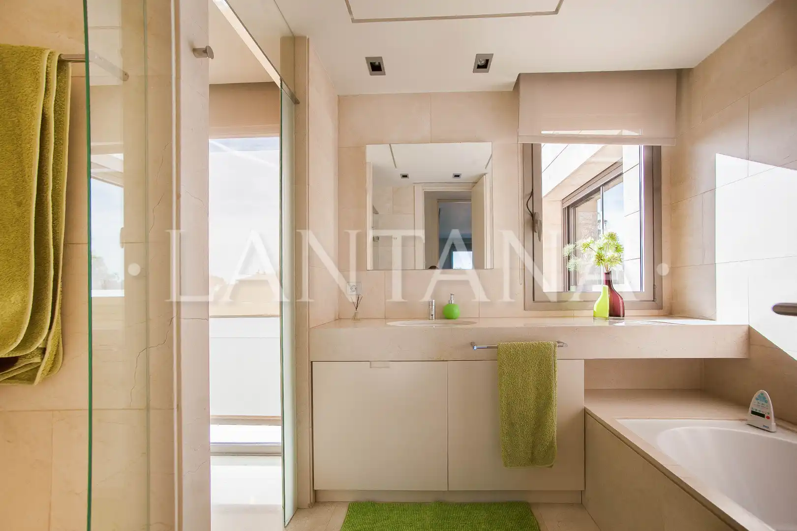 Baño de Casa o chalet en venta en Barcelona con Aire acondicionado, Calefacción y Jardín privado