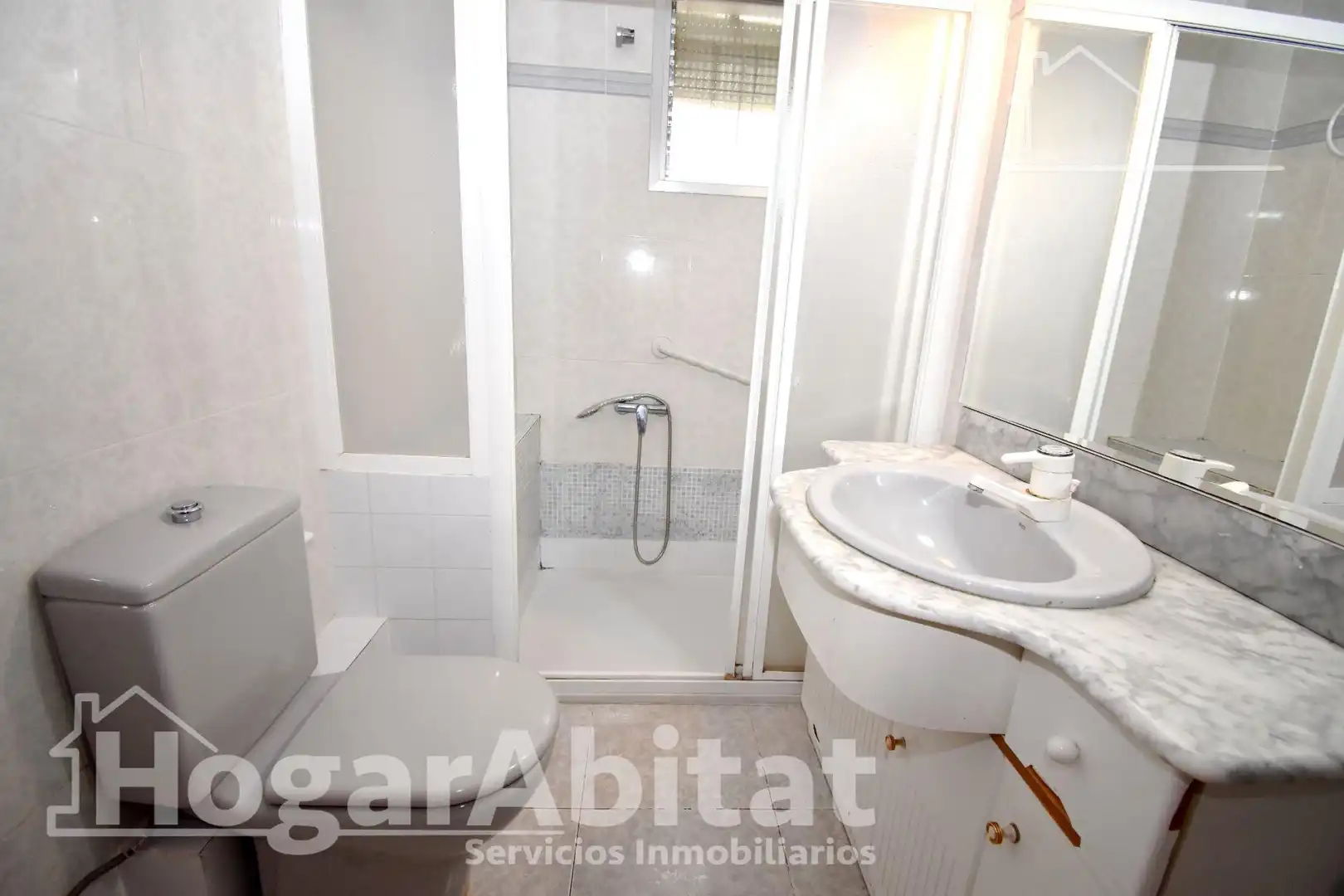 Bathroom of Flat for sale in Alaquàs  with Air Conditioner and Balcony