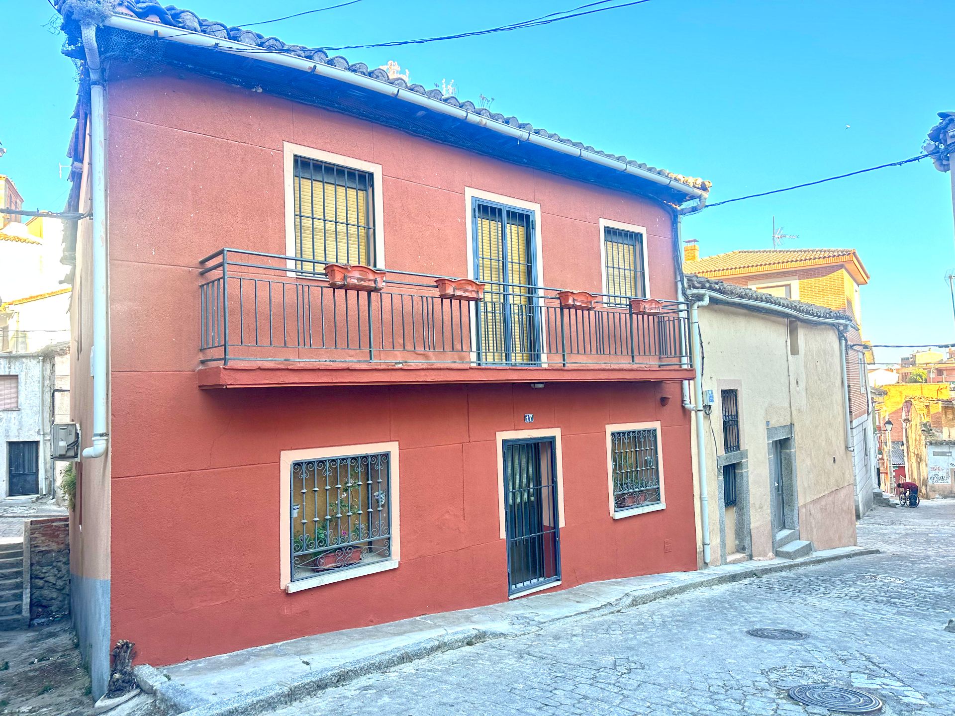 Vista exterior de Casa adosada en venta en El Hoyo de Pinares 