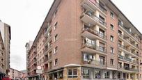 Vista exterior de Pis en venda en Basauri  amb Calefacció